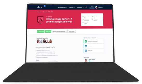 Notebook aberto na tela do curso de HTML e CSS da Alura
